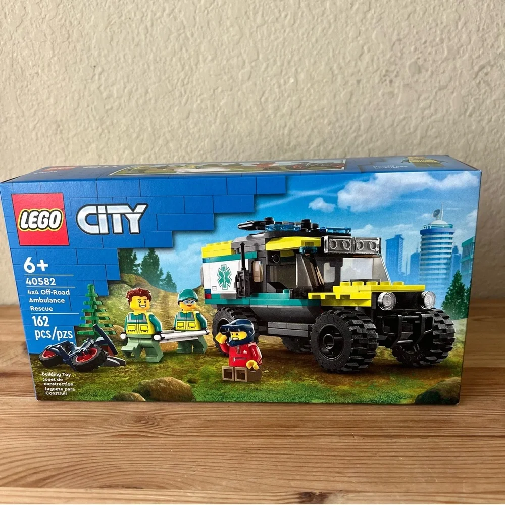 Sealed New Lego City 4x4 Off-Road Ambulance Rescue Car Set 40582 Building Blocks